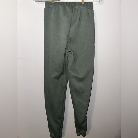 Sweatpants Set - Picture 2 of 8